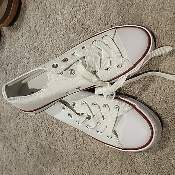 Shoes - BRAND NEW - cute white tennis shoes